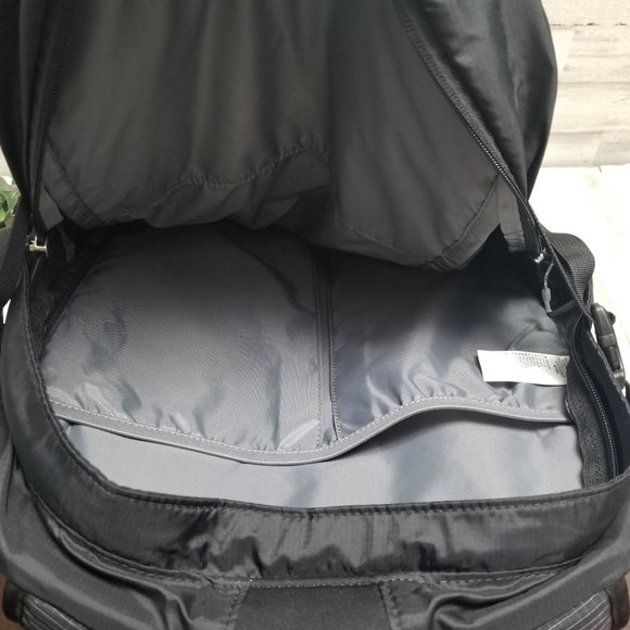 The North Face Angstrom 28 Backpack Travel Day Pack Black Lots of Pockets - Picture 3 of 8